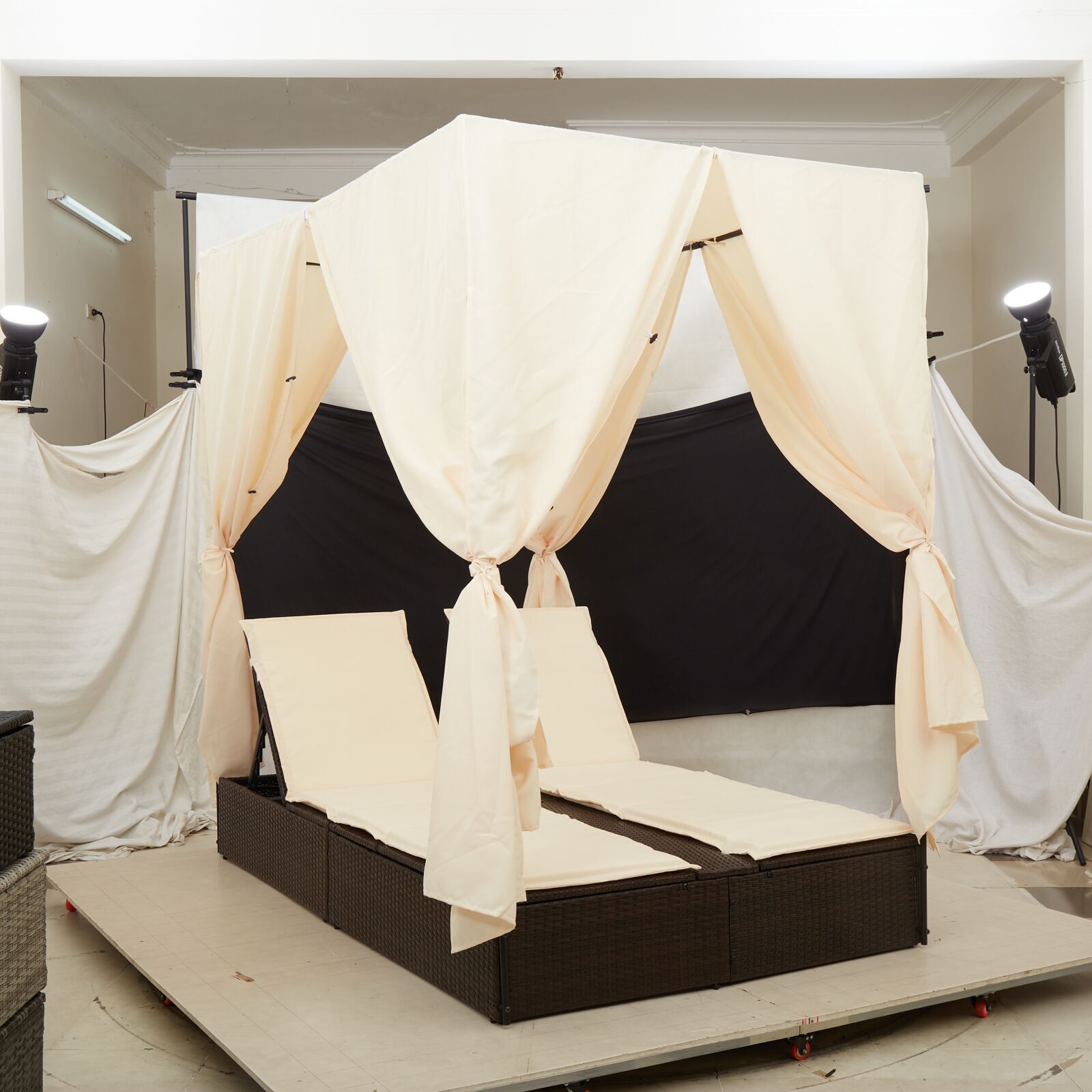 HKH Espreguiçadeira Dupla Com Teto E Cortinas Em Rattan Sintético - Castanho